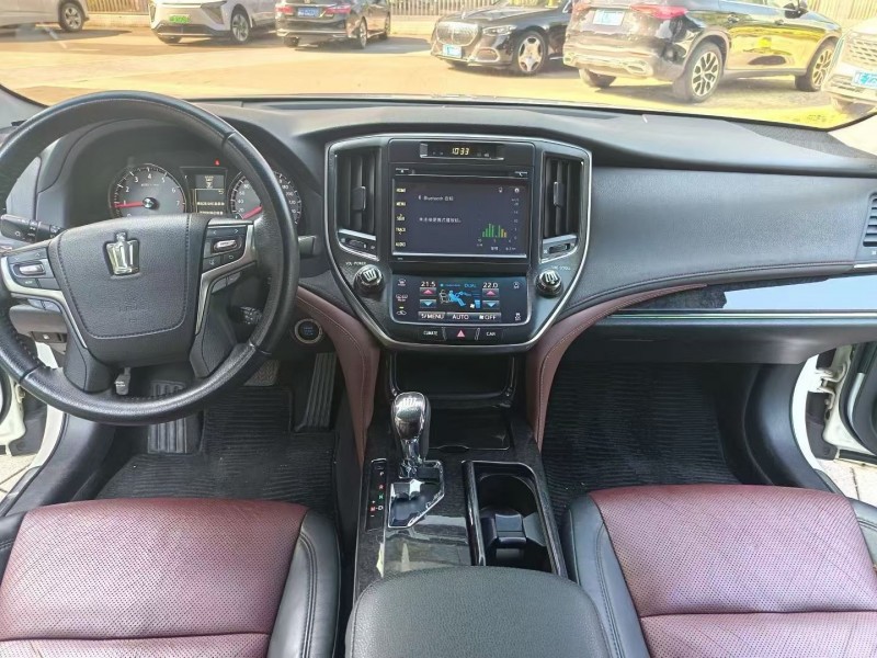 佛山18年丰田皇冠6