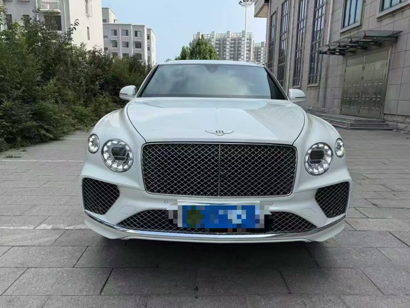 唐山21年宾利添越1