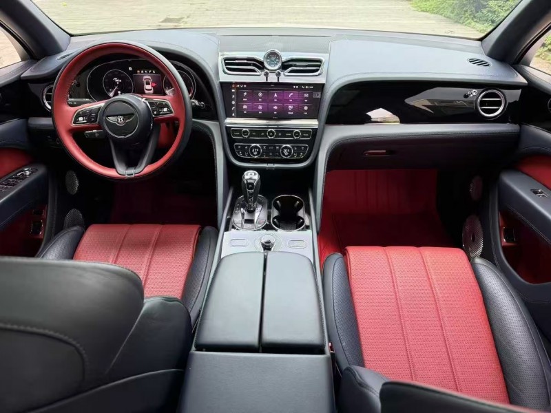 唐山21年宾利添越7