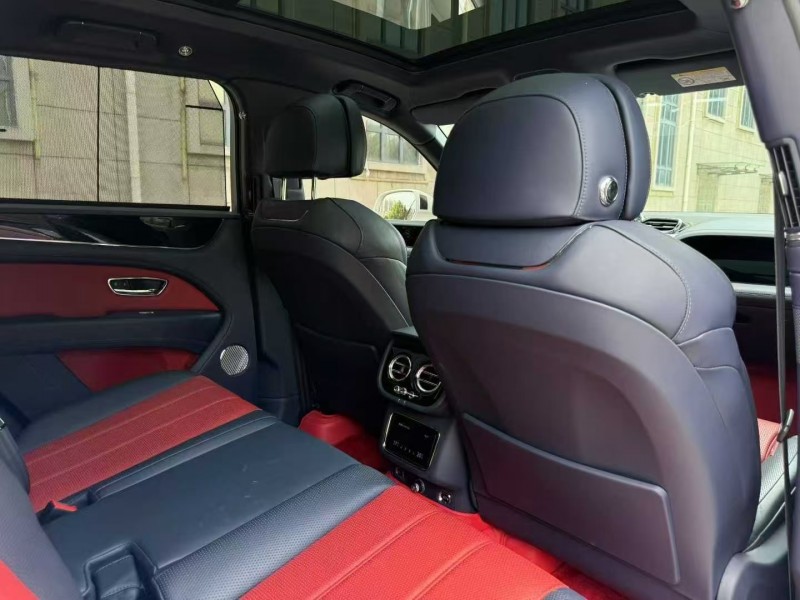 唐山21年宾利添越8