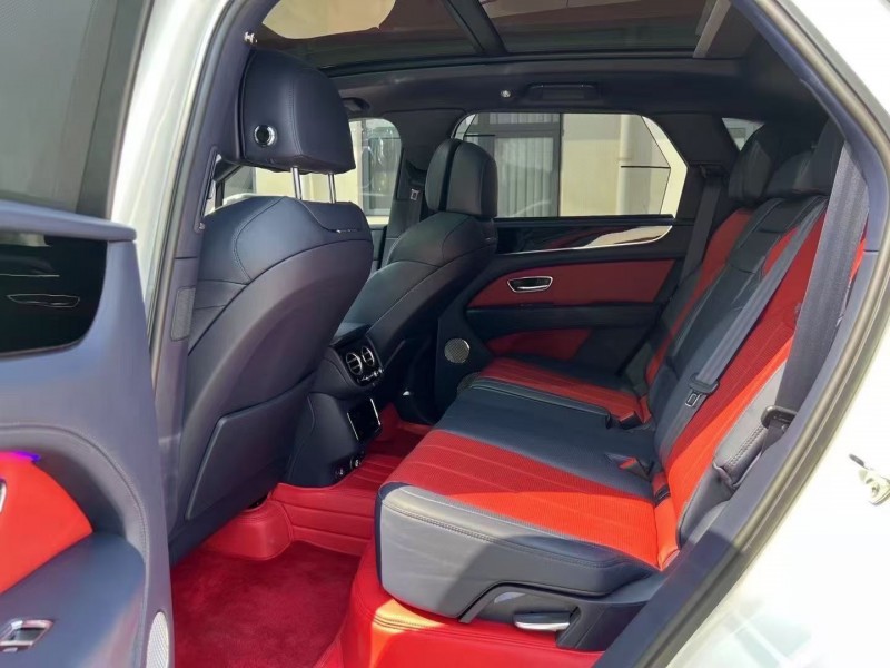 唐山21年宾利添越2