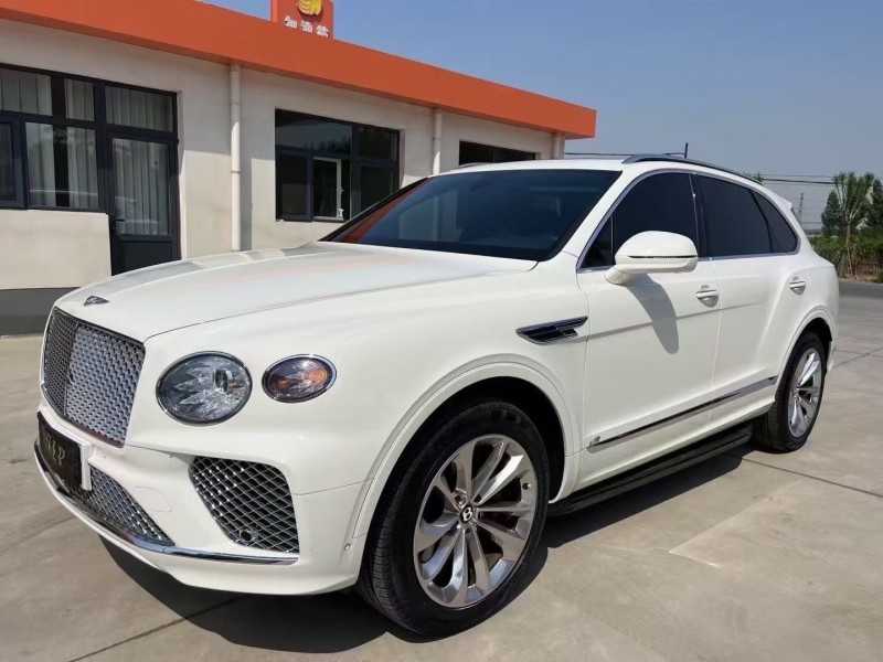 唐山21年宾利添越4