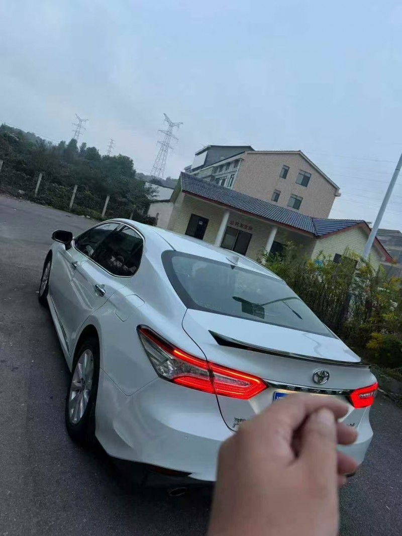 长沙18年丰田凯美瑞8