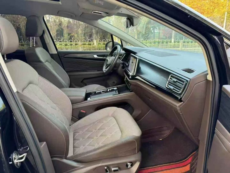 青岛22年大众威然5