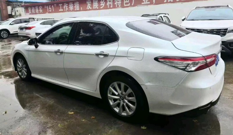 郑州19年丰田凯美瑞5