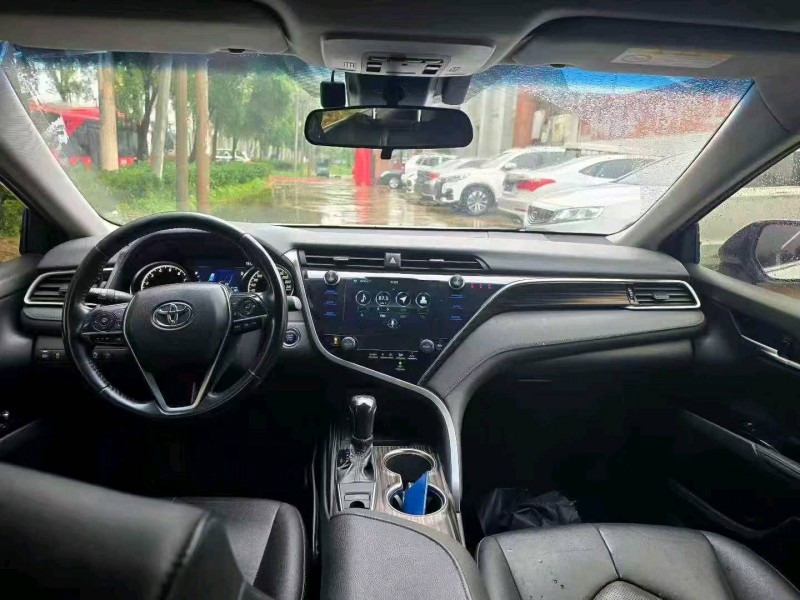 郑州19年丰田凯美瑞8