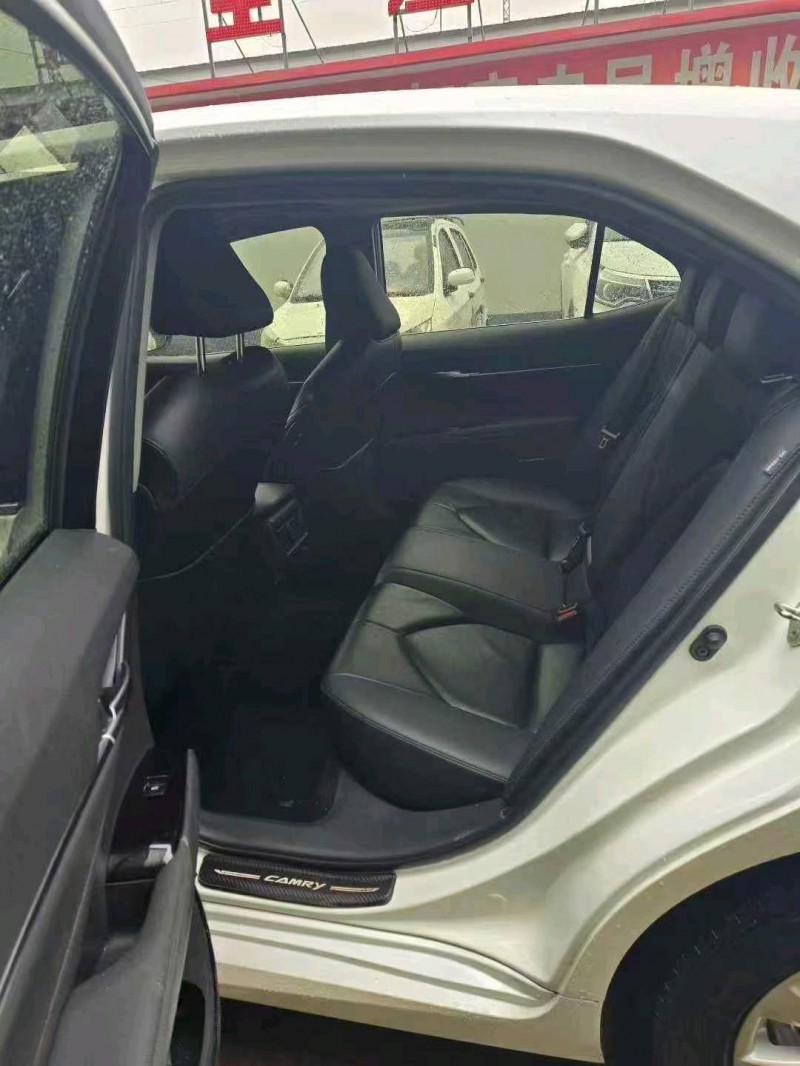 郑州19年丰田凯美瑞9