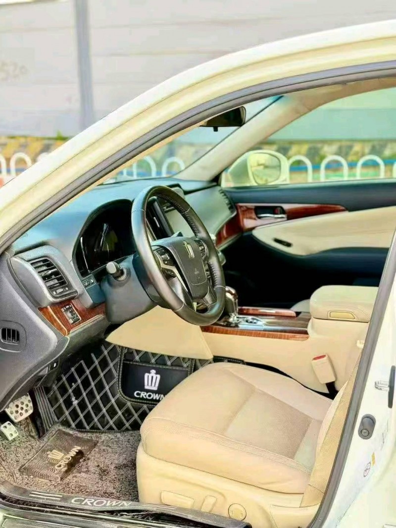 广州15年丰田皇冠4