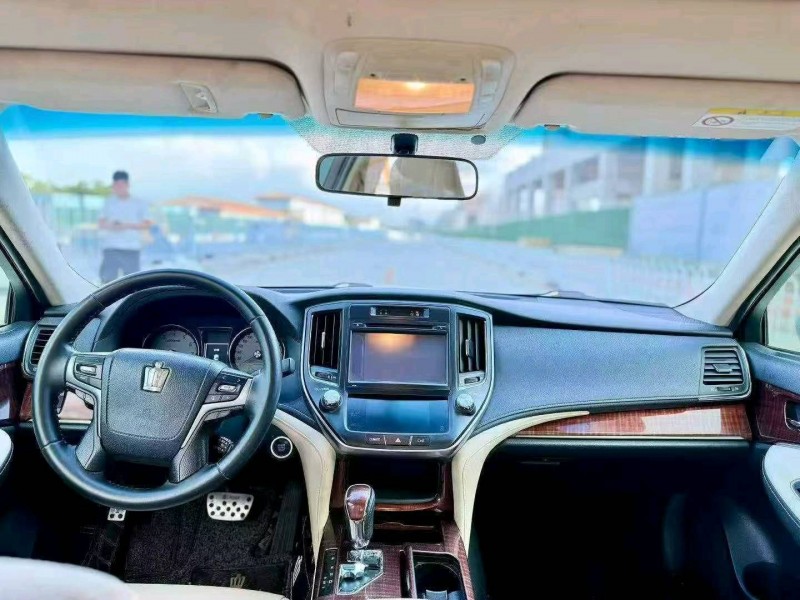 广州15年丰田皇冠5