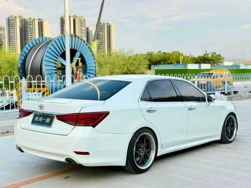 广州15年丰田皇冠8