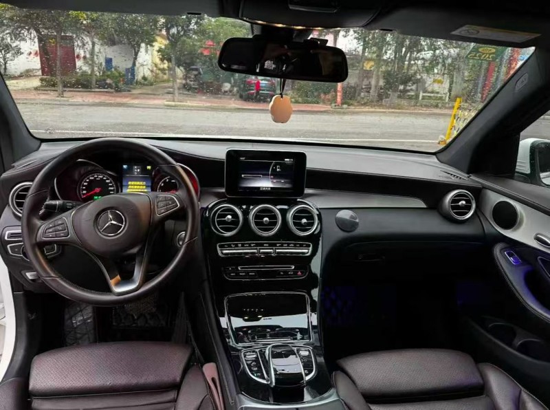 东营17年奔驰GLC4