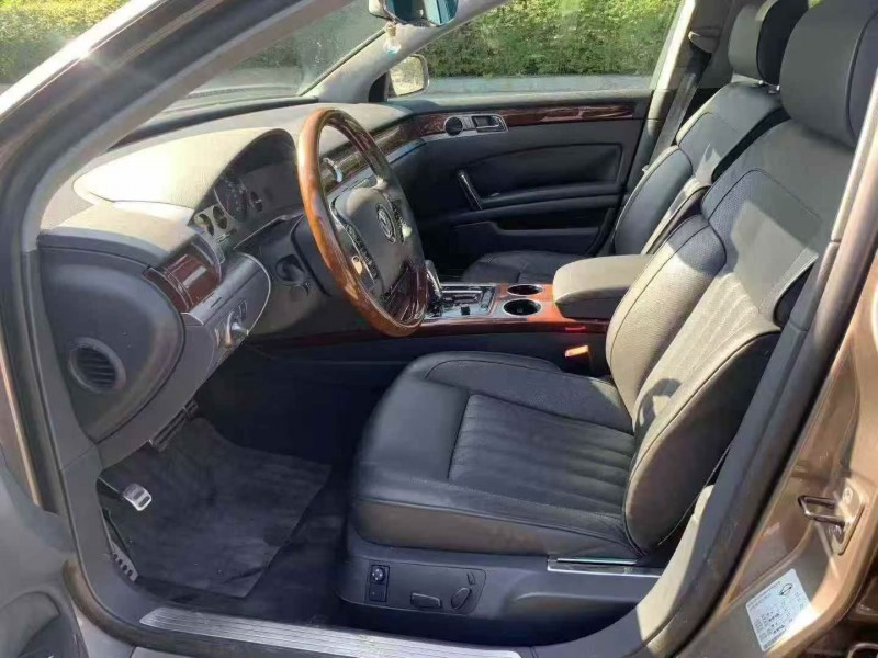 汕头16年大众辉腾4