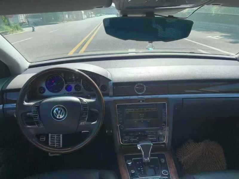 汕头16年大众辉腾6