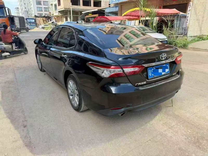 南宁19年丰田凯美瑞8