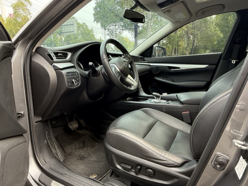 岳阳20年英菲尼迪QX504