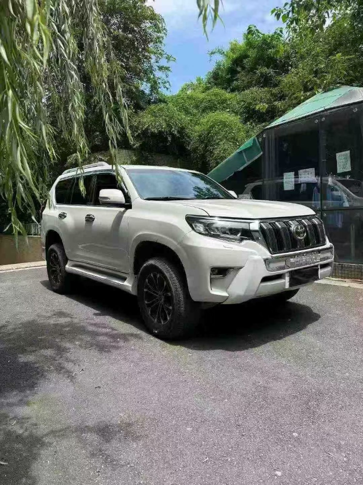 成都17年丰田普拉多2