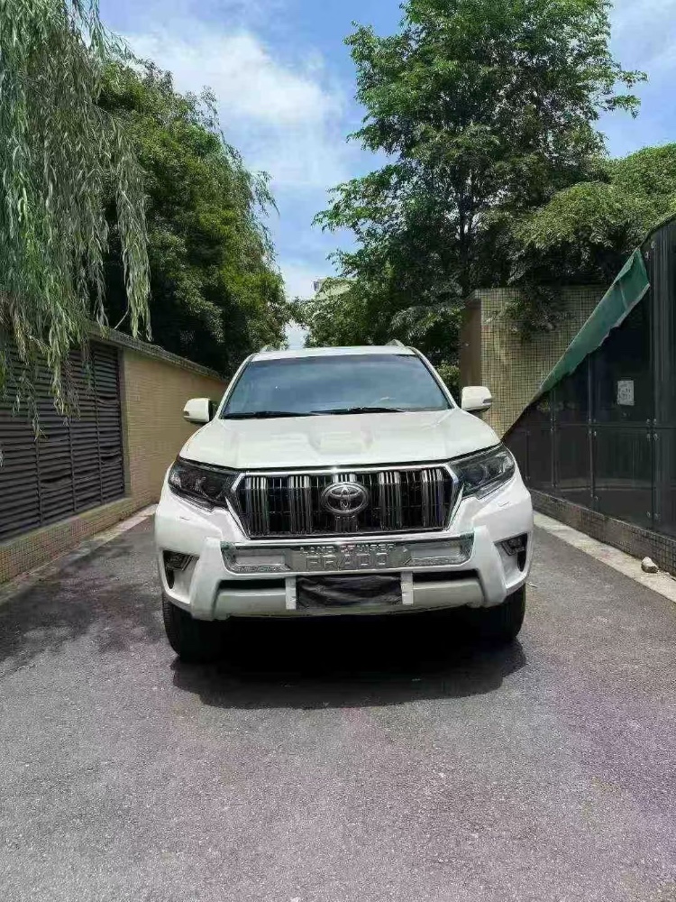 成都17年丰田普拉多1