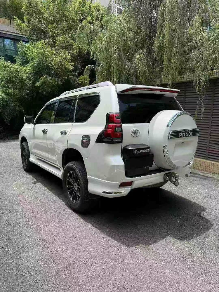 成都17年丰田普拉多4