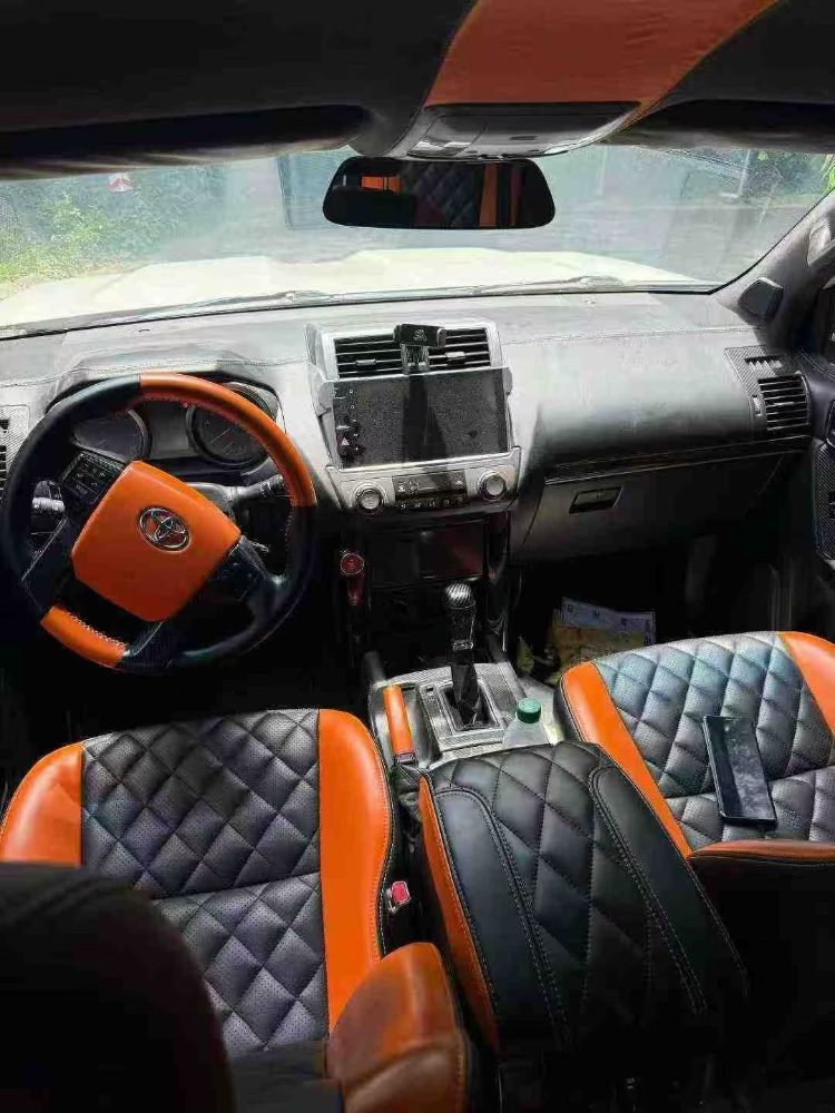 成都17年丰田普拉多8