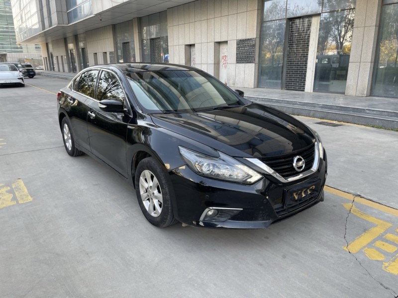 济宁17年日产天籁3