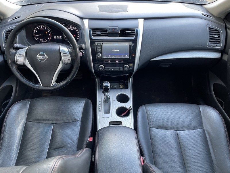 济宁17年日产天籁4