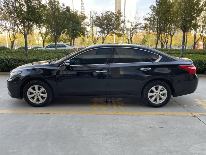 济宁17年日产天籁8