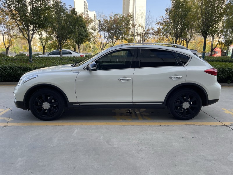 济宁17年英菲尼迪QX507
