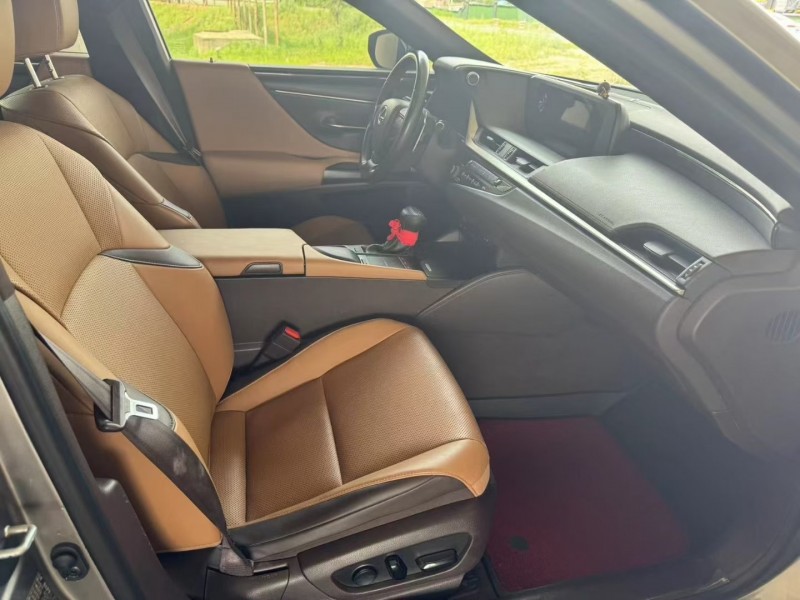 松原20年雷克萨斯ES5