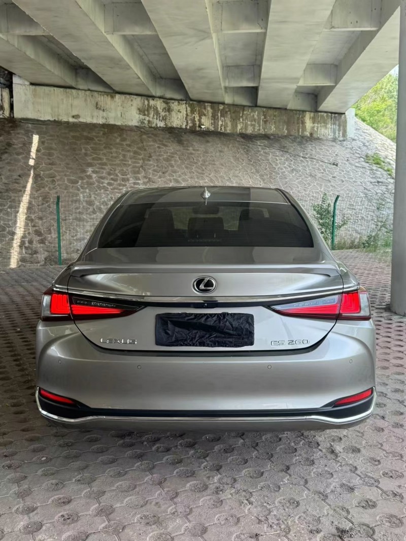 松原20年雷克萨斯ES9