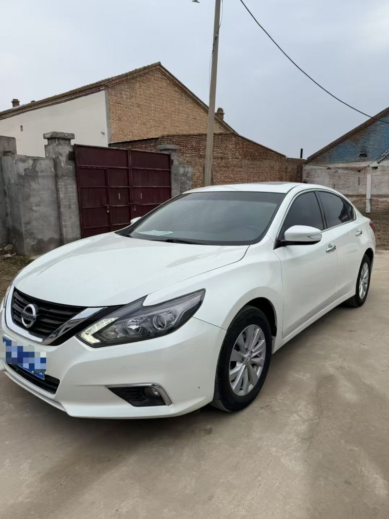 呼和浩特17年日产天籁2