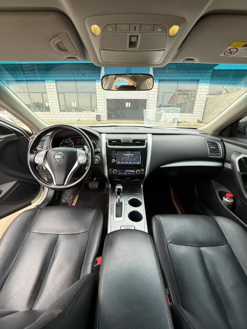 呼和浩特17年日产天籁4