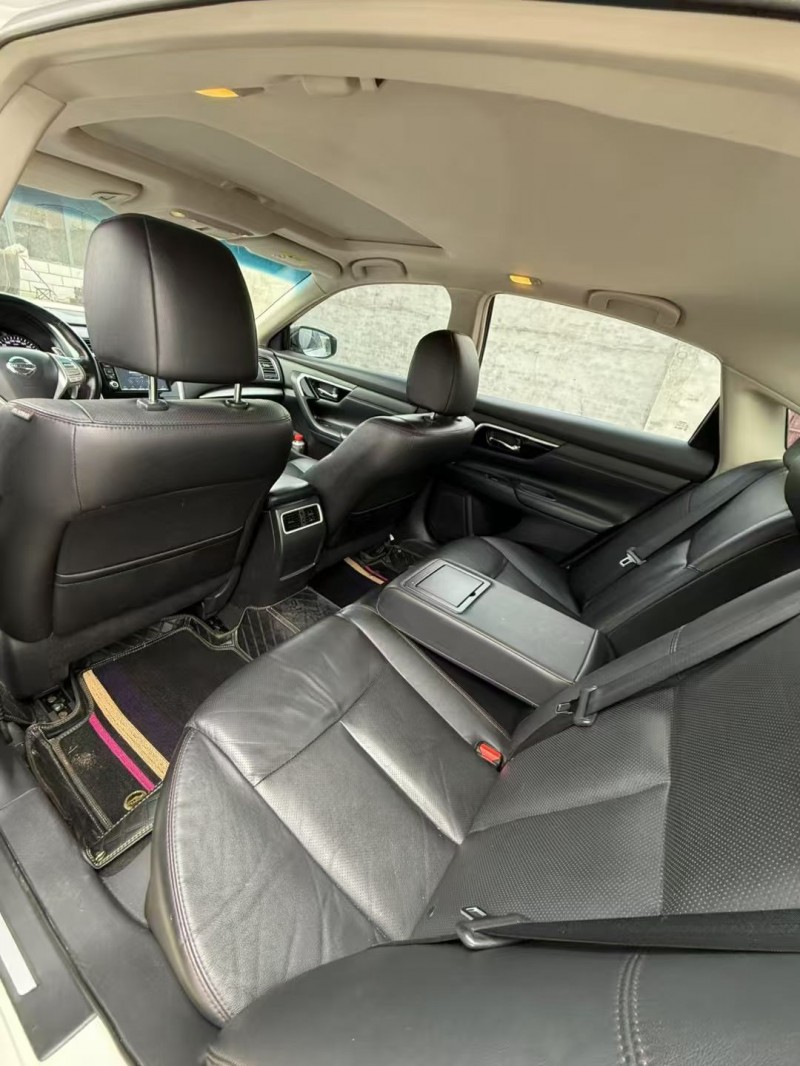 呼和浩特17年日产天籁5