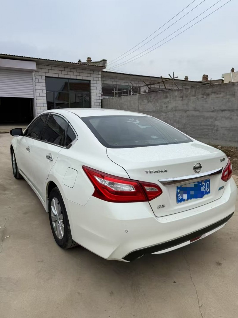 呼和浩特17年日产天籁8