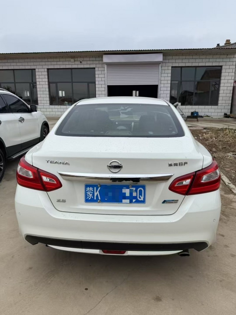 呼和浩特17年日产天籁9