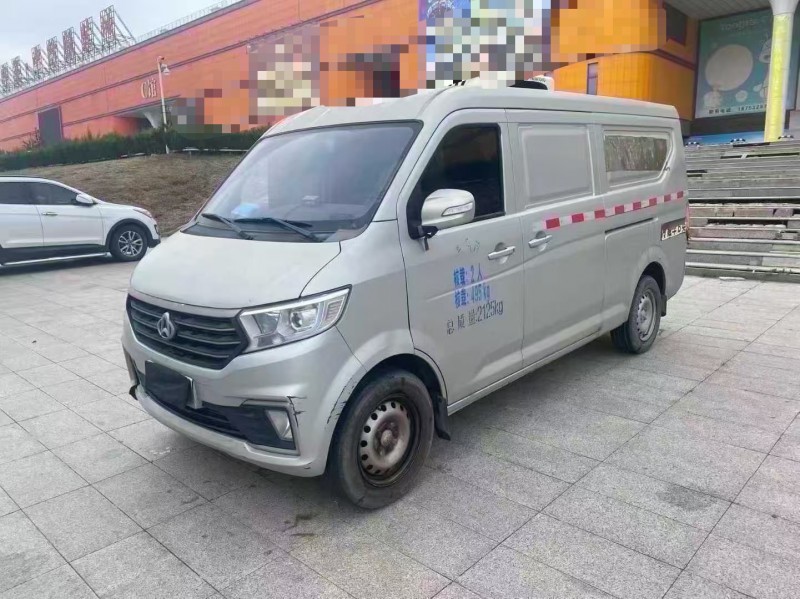 青岛22年长安汽车跨越3