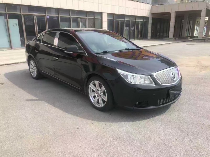 青岛12年别克君越2