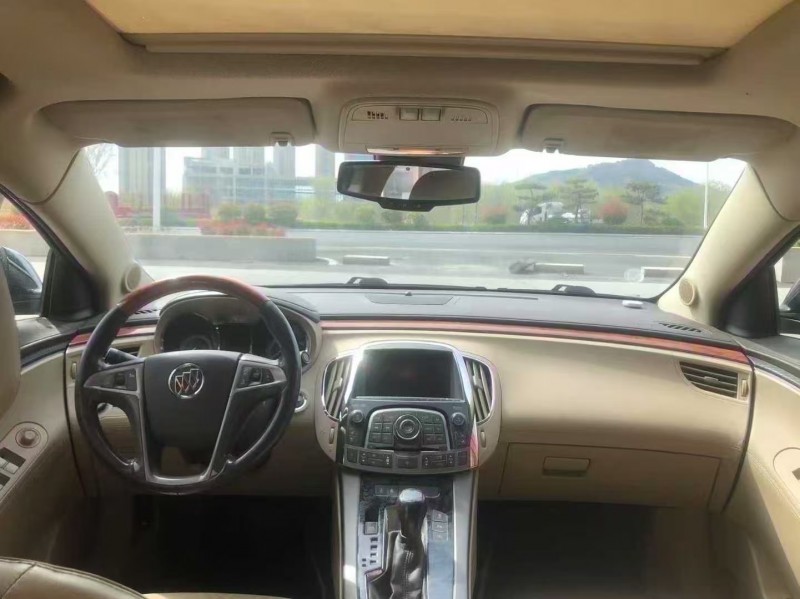 青岛12年别克君越4