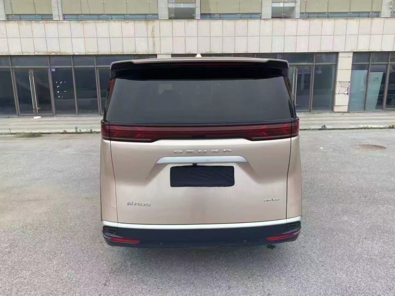 青岛23年腾势D99