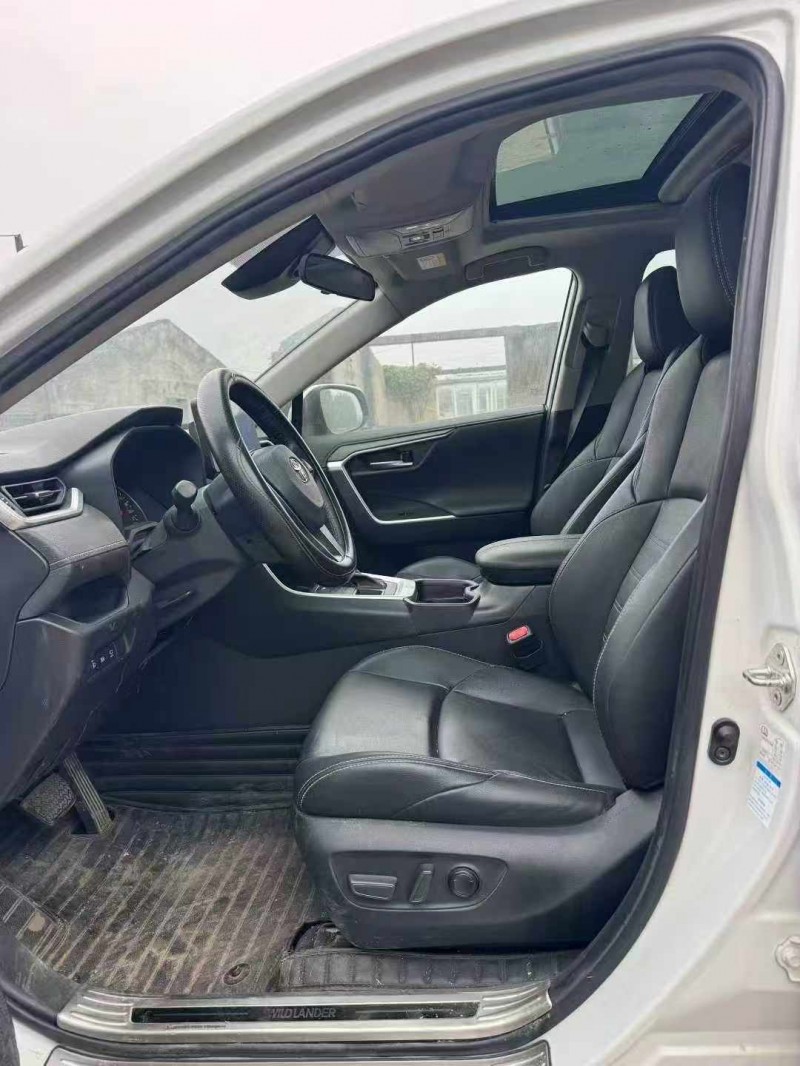 鹤壁22年丰田威兰达6