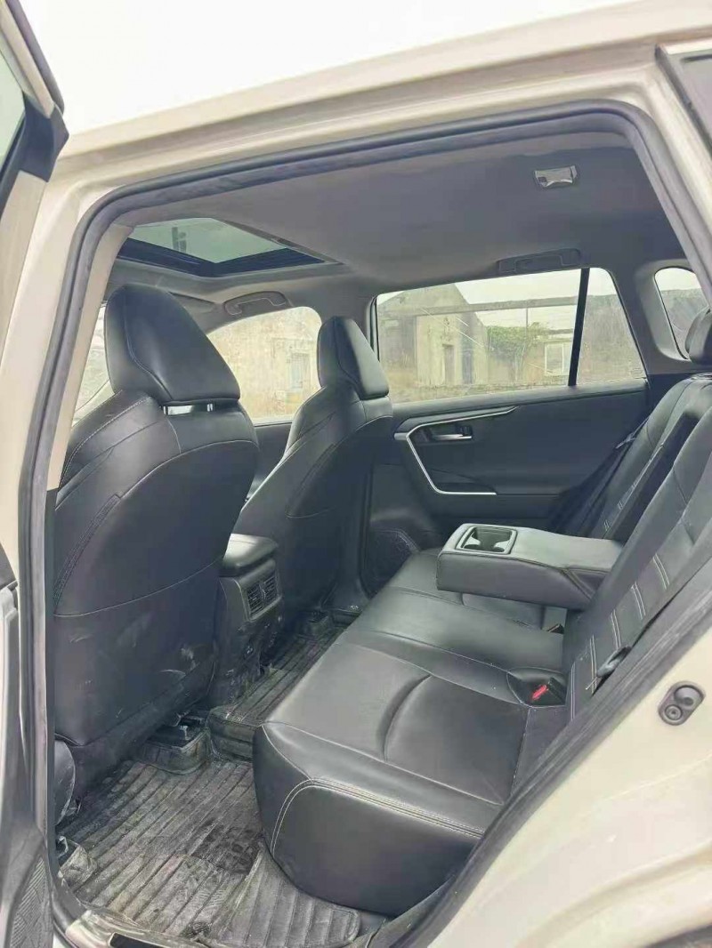 鹤壁22年丰田威兰达8