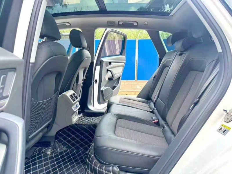 南宁19年奥迪Q58