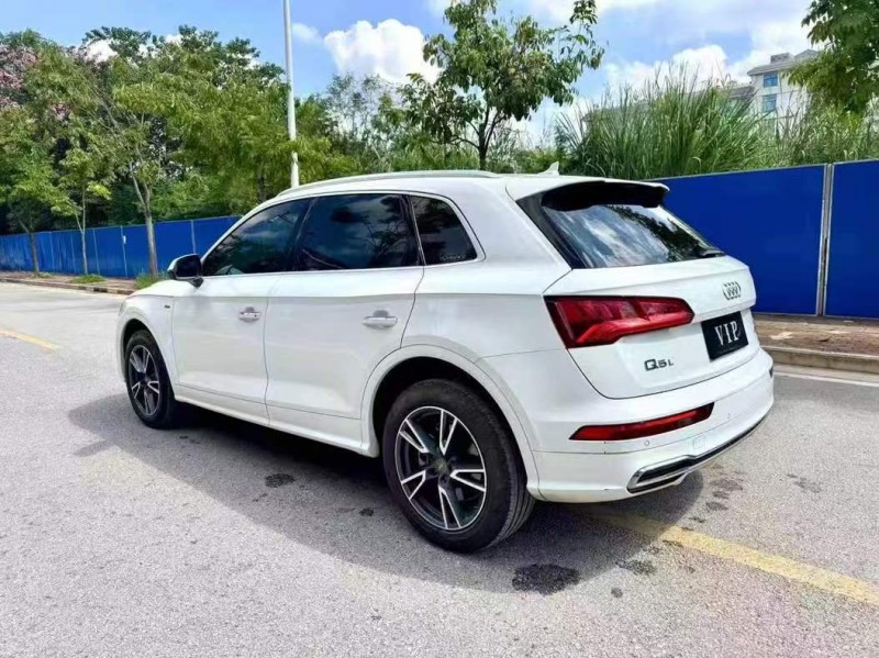 南宁19年奥迪Q59