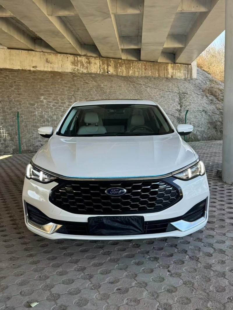 松原22年福特福睿斯1