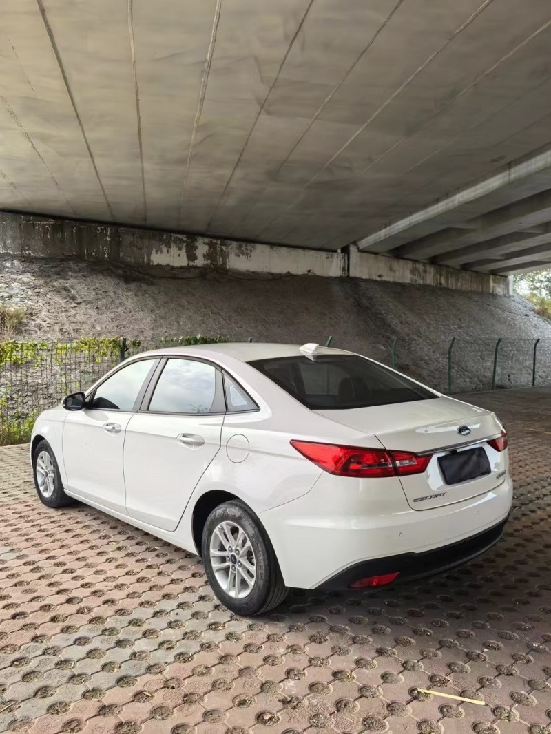 松原20年福特福克斯8