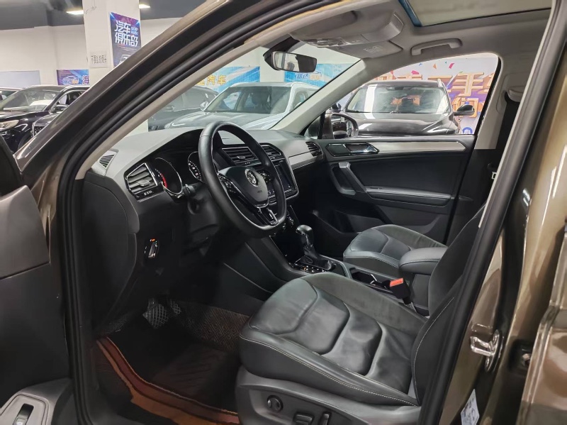 曲靖18年大众途观4