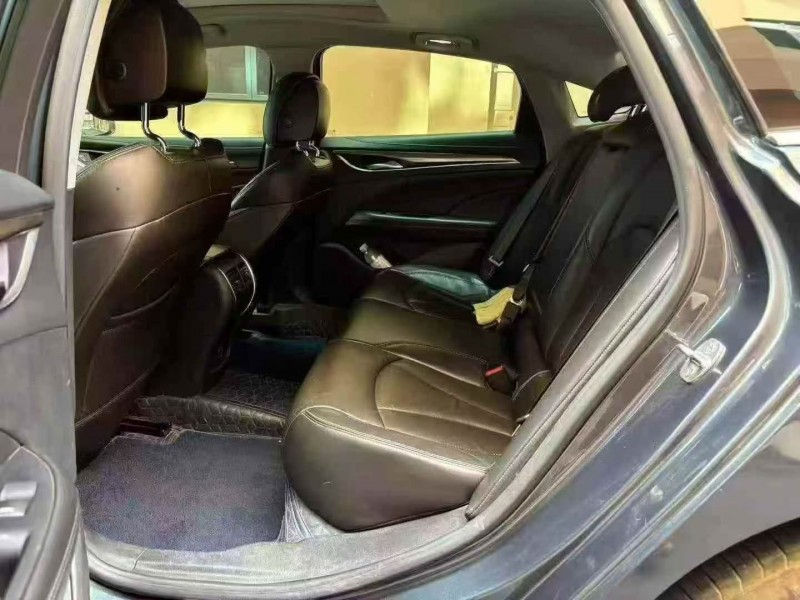 重庆20年别克君越5