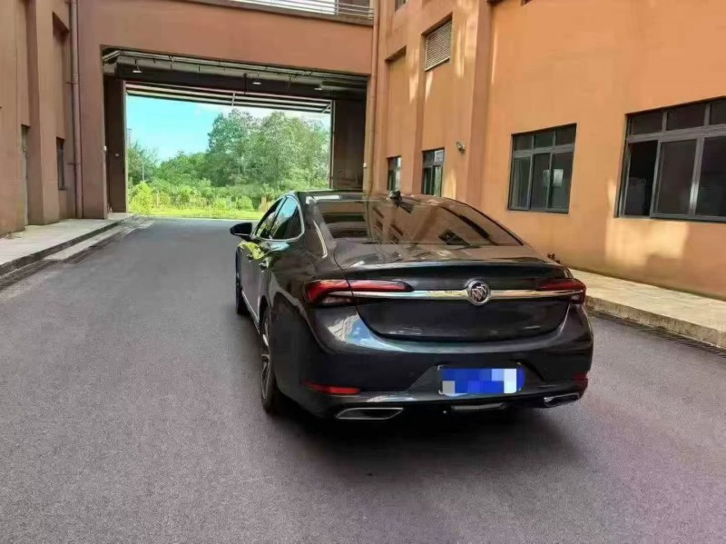 重庆20年别克君越7