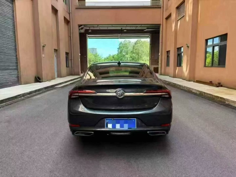 重庆20年别克君越9