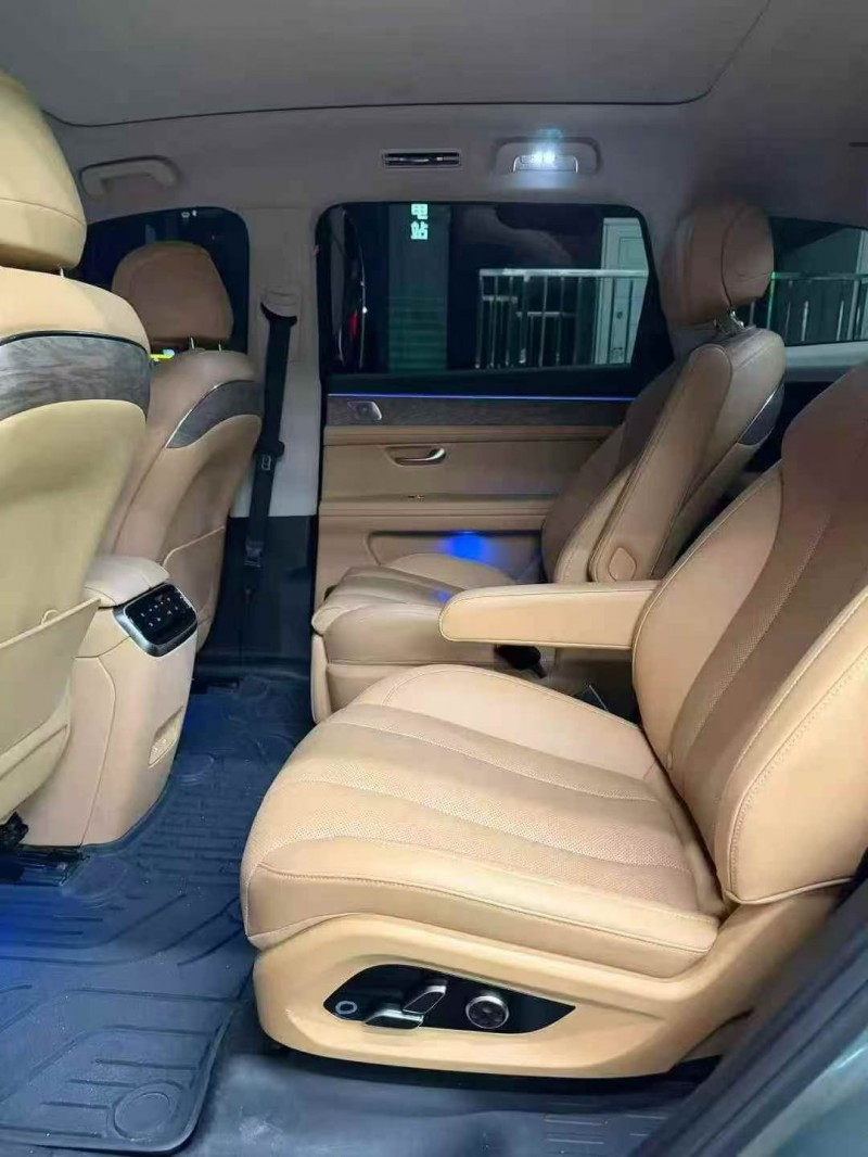 重庆22年华为智选问界4