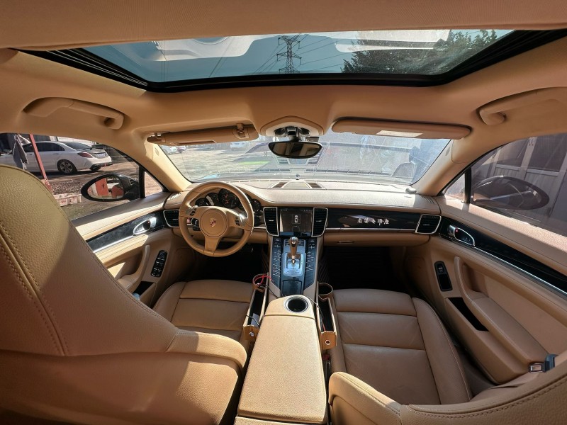 青岛15年保时捷帕拉梅拉6